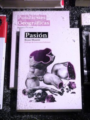 Escaparate de Navidad en la librería Antinous